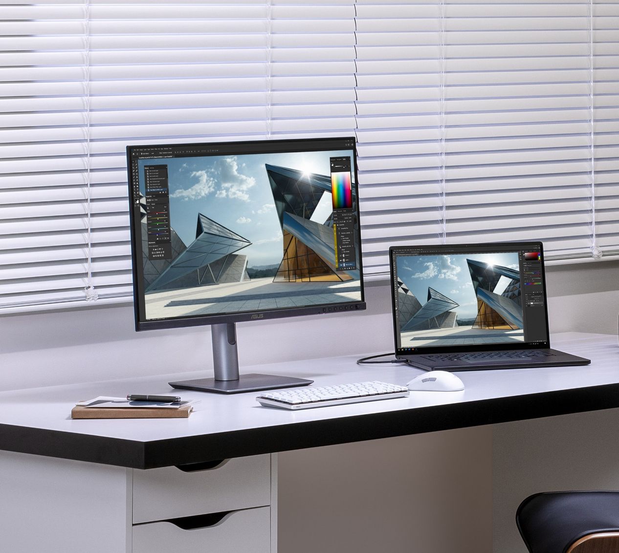 ASUS ProArt Display 6K PA32QCV，像素密度高達218 ppi，為同尺寸FHD螢幕的3.1倍以上，文字、圖像更銳利清晰，是從事設計或後製工作者的絕佳利器。